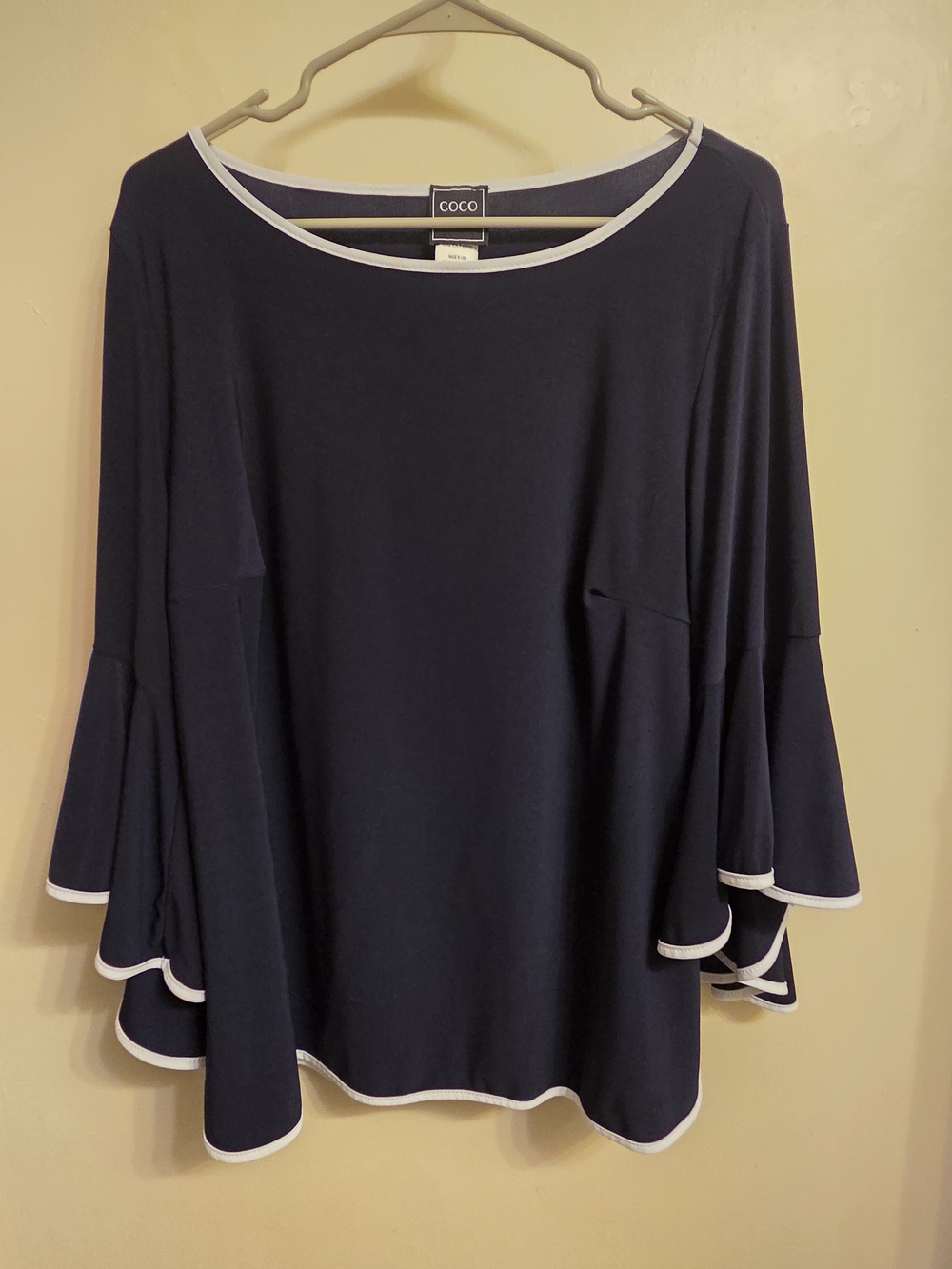Coco Bianco Navy Blue Bell Sleeve Top White Trim Plus Size 2X Ruffle Blouse